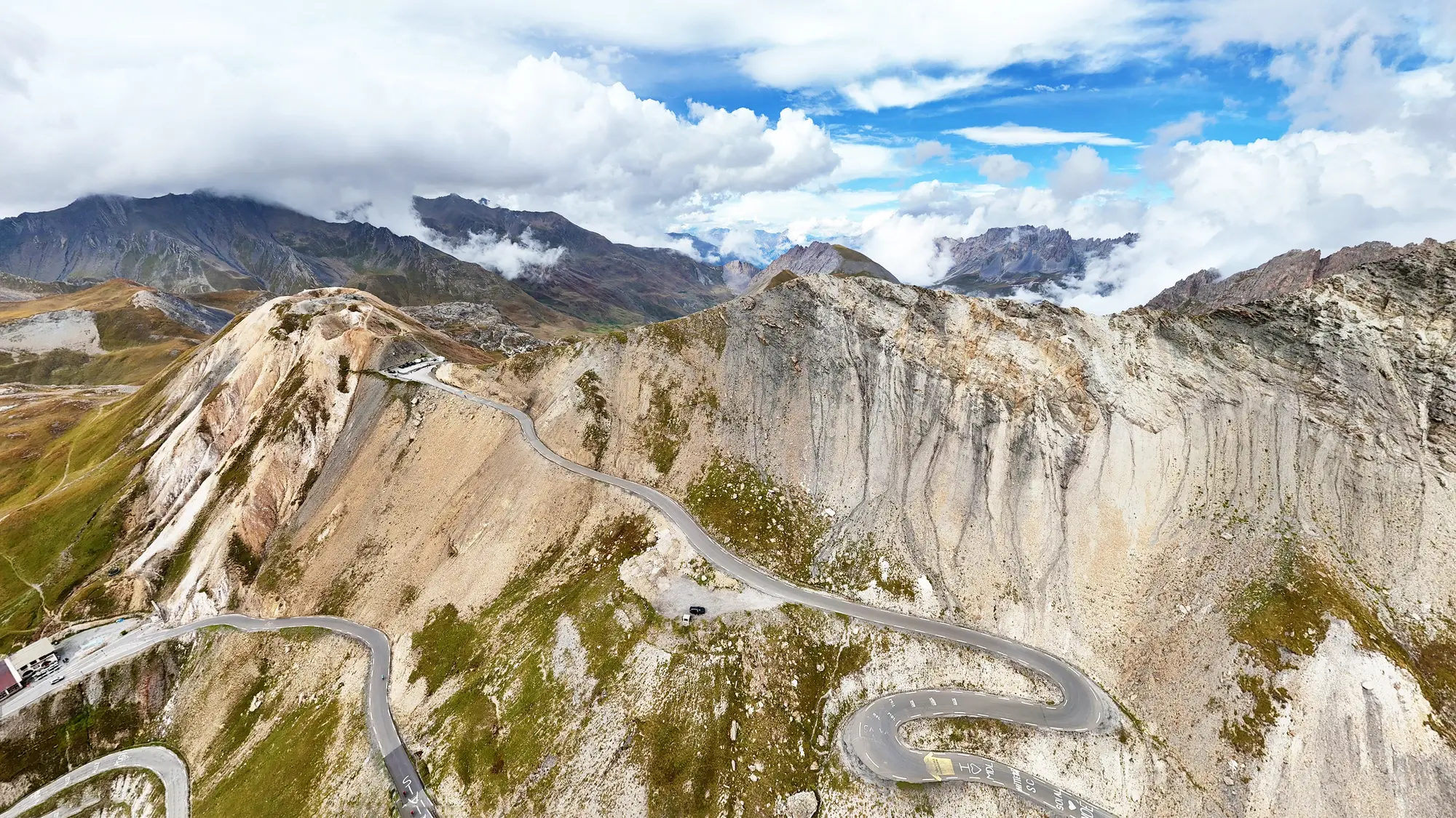 Le Col du Galibier vu depuis Valloire